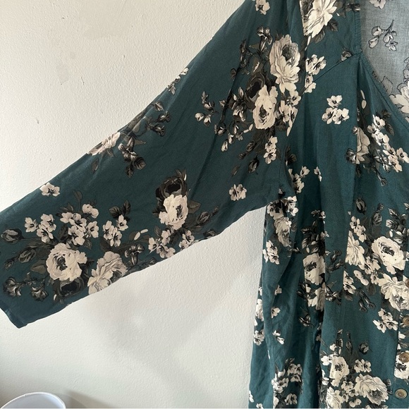 Torrid Fit And Flare Stretch Challis Button-Up Top Floral Size 3 - Picture 3 of 8